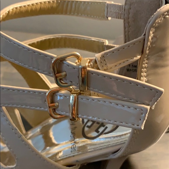 Daisy Fuentes (Carra) High Heel Platforms - Picture 9 of 9